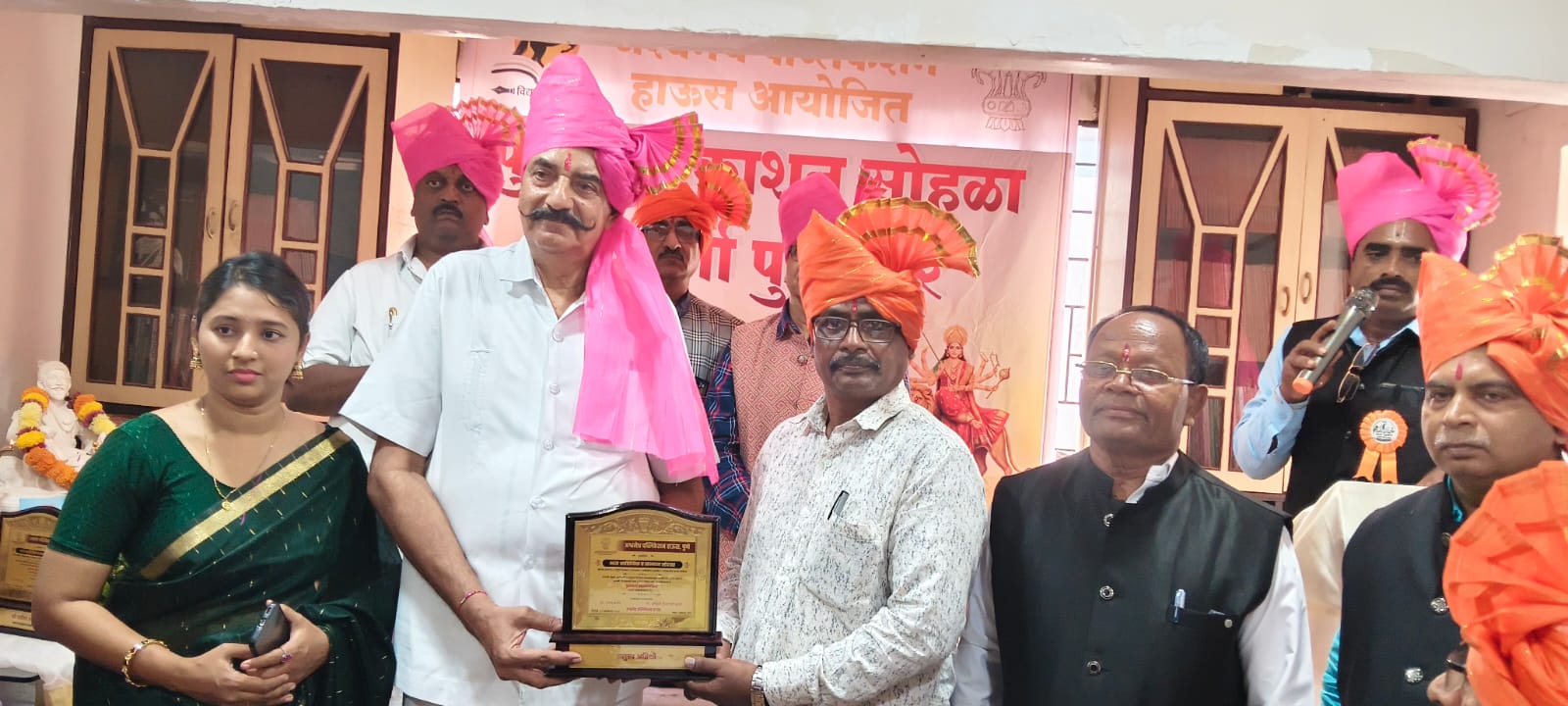 कवी आणि पुरस्कारार्थींच्या अनुभवांतून समाज अन् भाषा समृद्ध होते : विनोद अष्टुळ